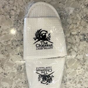 New in bag THE CHATEAUX DEER VALLEY SLIPPERS -OS